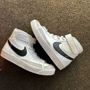 Nike toddler shoe size 13c